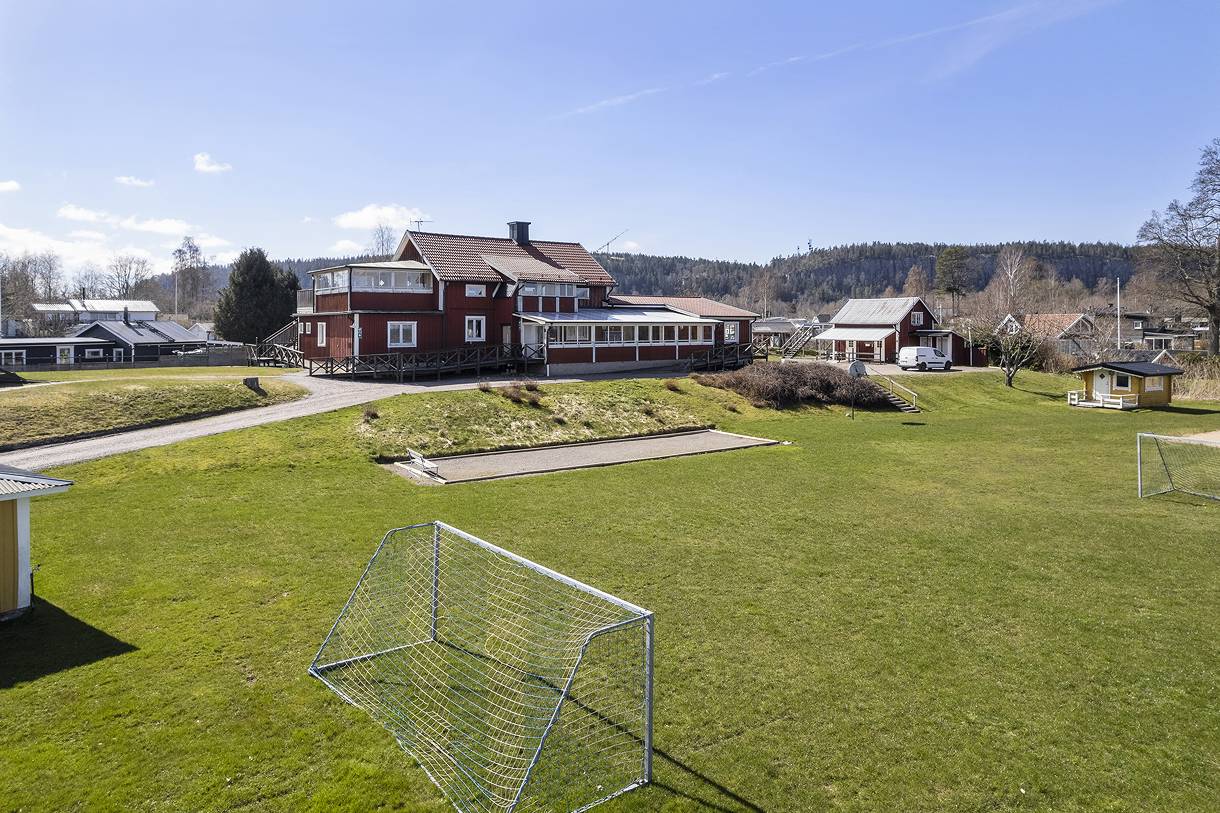kommersiella fastigheter till salu i Vänersnäs kommun, Solgården – 500 kvm (bild 2)